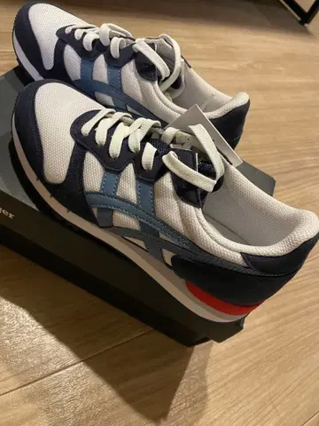 미사용 새상품 오니츠카타이거 스니커즈 23.5