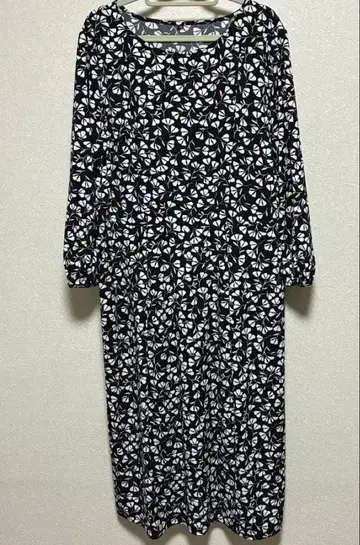 꽃무늬 긴팔 무릎 기장 원피스