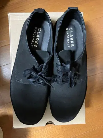 CLARKS Coal London 블랙 스웨이드 신발