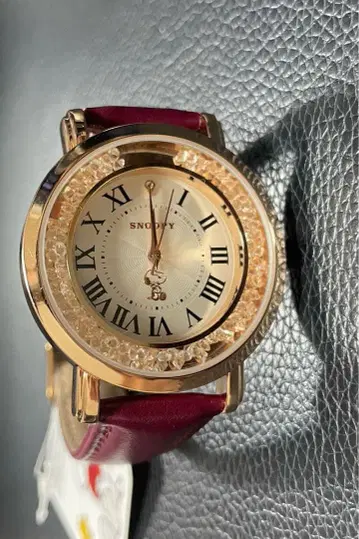 스누피 골드 와인 레드 아날로그 손목시계