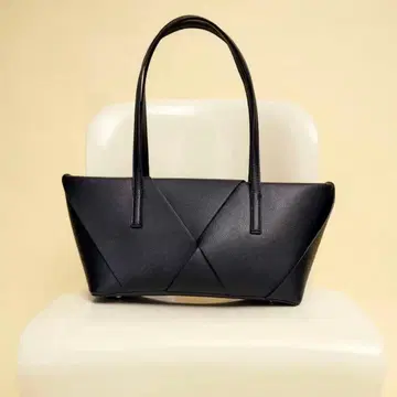 [ 미사용 새상품 ] 인기 완판템! ZARA 자라 뜨개질 세로형 백 블랙