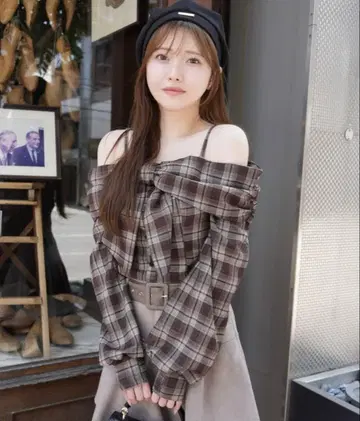 LIP SERVICE 립서비스 오프숄더 리본 체크 셔츠 상의