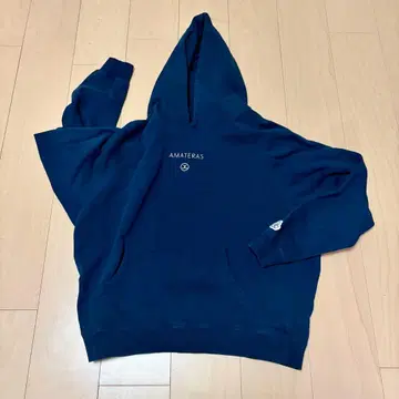 토끼 커피 AMATERAS 콜라보 후드티 네이비 컬러