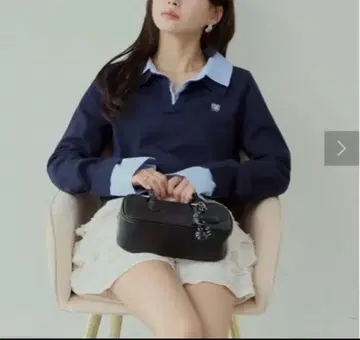 Chico 자수 장식 카라 부착 폴로 니트 네이비