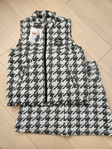 키스 온 더 그린 베스트+스커트 셋업 L 사이즈