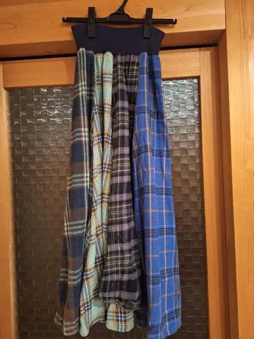 체크 무늬 플레어 롱 스커트