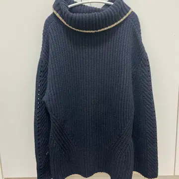 폭시 네이비 터틀넥 니트