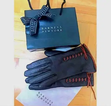 BARNEYS NEW YORK 이탈리아제 가죽 장갑