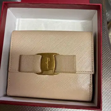 Ferragamo 베이지 접이식 지갑