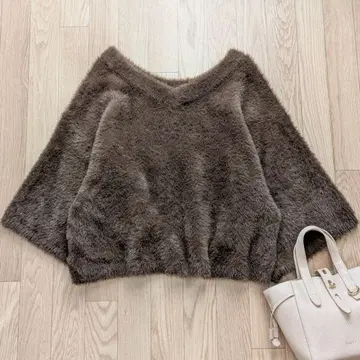 레이빔즈 샤기 니트 V넥 2way 브라운 복슬복슬 에코퍼