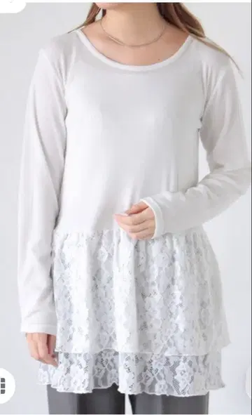 ehka sopo 밑단 레이스 티셔츠