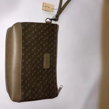 브라운 로고 포함 숄더백