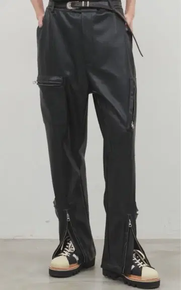 [ 미사용 새상품 ] AIVER 비건 가죽 플라이트 팬츠