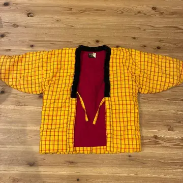 빨간색과 옐로우 컬러의 체크 무늬 도테라 사이즈 78cm