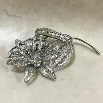 은세공 꽃 브로치