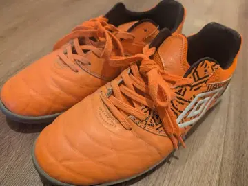 Umbro 오렌지 스파이크 슈즈