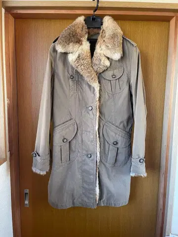 브라운 퍼(털) 부착 모즈 코트