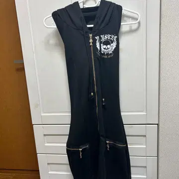 후드 부착 블랙 후드티 스컬 디자인