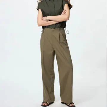 유니클로 턱 와이드 팬츠 (올리브, L 사이즈)