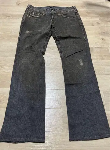 TRUE RELIGION 다크 그레이 스트레이트 데님