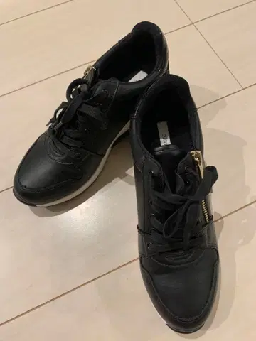 EVOL 블랙 지퍼 스니커즈