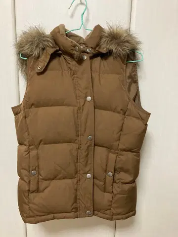 GAP 후드 부착 브라운 다운 베스트 M 사이즈