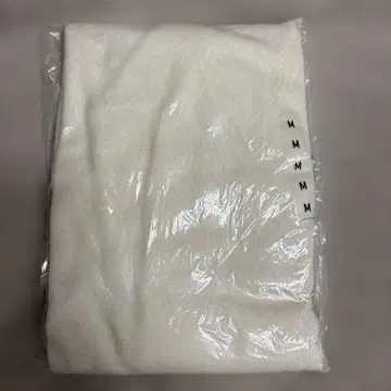 유니클로 캐시미어 화이트 터틀넥 니트 남성용 M