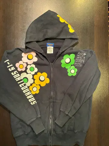 꽃무늬 프린트 후드 부착 후드티 블랙