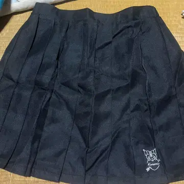 쿠로미 플리츠 스커트