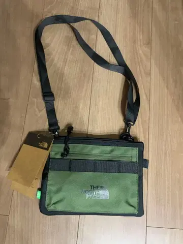 THE NORTH FACE 숄더백 올리브 그린
