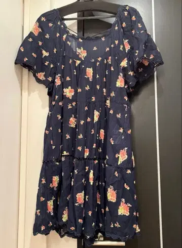 [ 기간 한정 ] 프랑슈리페 하네소데후와후와 원피스 네이비 꽃무늬