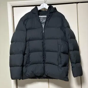 유니클로 후드 부착 블랙 다운 자켓