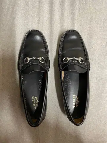 블랙 로퍼 금장 장식 포함