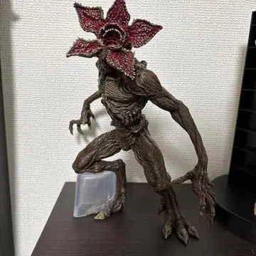 기묘한 이야기 제일복권 라스트 원상 데모고르곤 피규어