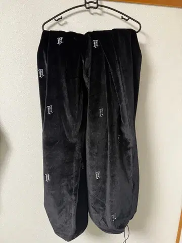 LIBELICE 벨로아 팬츠 은색 자수 XL