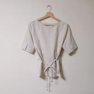 새상품급 쿠미쿄쿠 허리 리본 포함 화이트 반팔 셔츠 [ 2/M ]