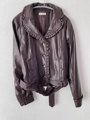 프릴 달린 다크 브라운 가죽 자켓