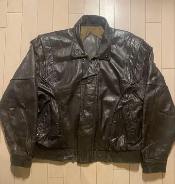 다크 브라운 가죽 자켓