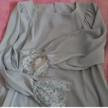 STRAWBERRY FIELDS 레이스 소매 블라우스