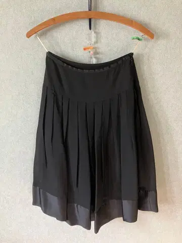 MICHAEL KORS 블랙 플리츠 스커트