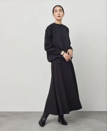 새상품급 soeju 소쥬 울 라이크 롱 플레어 스커트 S 네이비