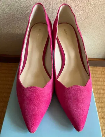 [ AU BANNISTER ] 핑크 스웨이드 하이힐 스캘럽 엣지