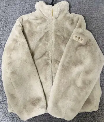 새상품 택 포함 TATRAS 베이지 퍼 블루종