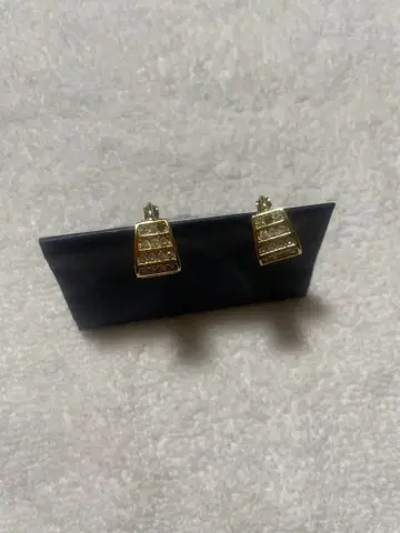 골드 컬러 클립식 귀찌