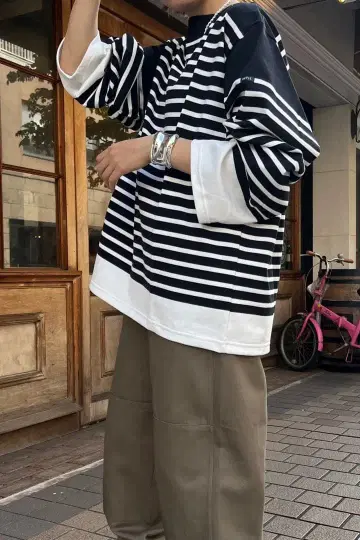 우티 바스크 셔츠 2 사이즈 화이트 블랙 보더 티셔츠