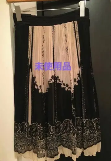 [ 기간 한정 ] Express 꽃무늬 스커트 새상품