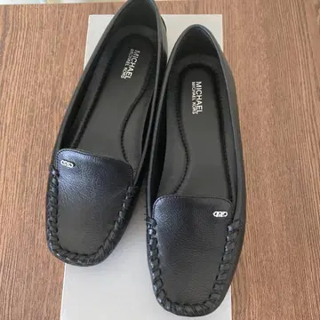 MICHAEL KORS 블랙 모카신 로퍼 5.5 (22.5)