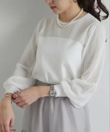 [새상품급] 시어 뷔스티에풍 절개 니트 화이트 라부티크 봉봉