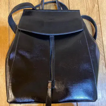 광택 블랙 럭색 백팩