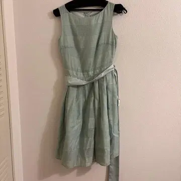 민트 그린 슬리브리스 원피스